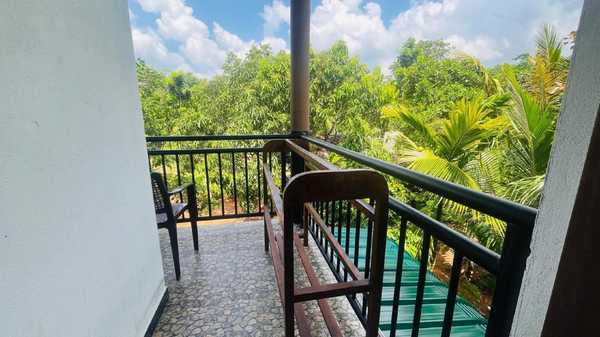 Dew Ashi Homestay Sigiriya Bagian luar foto
